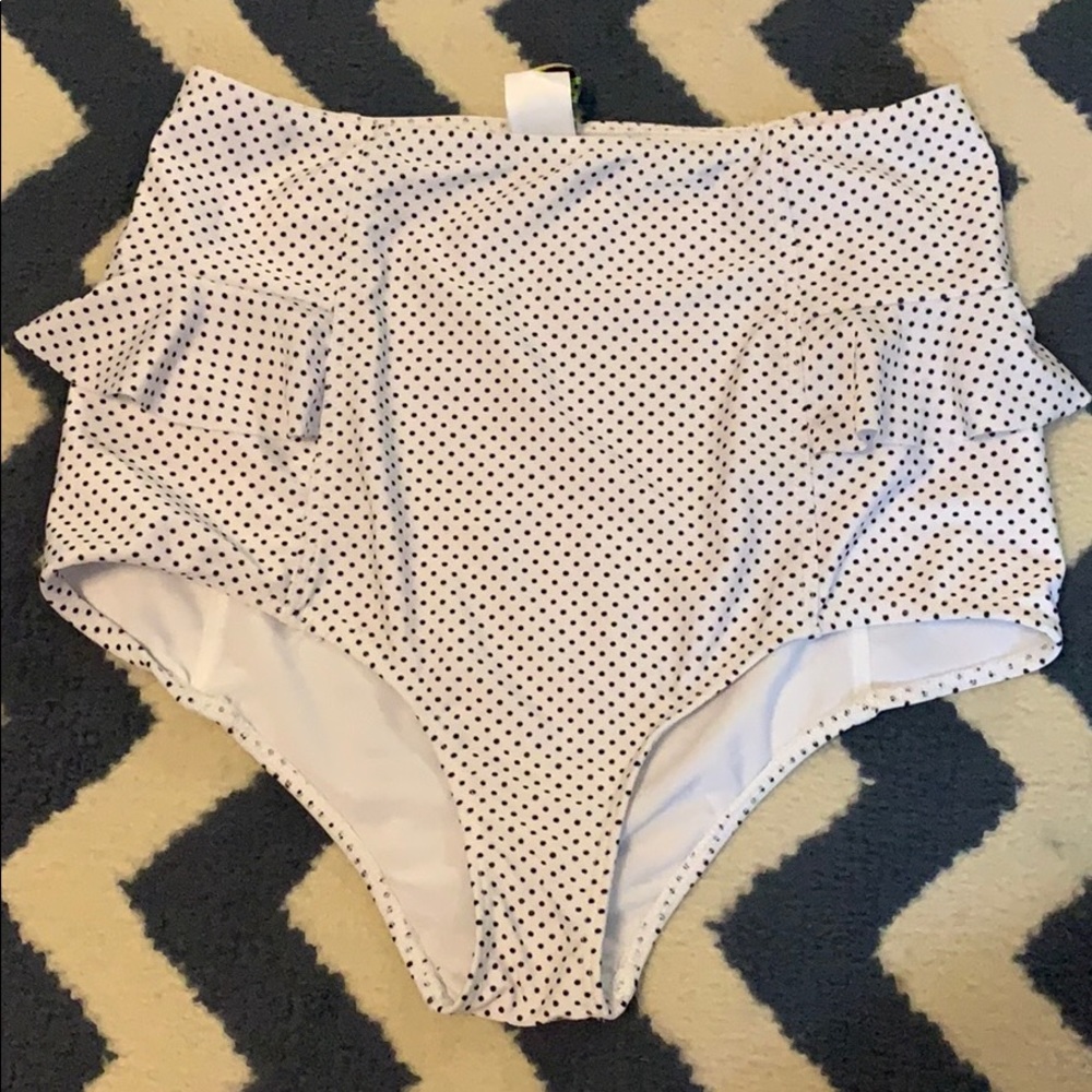 Ruffled Kortni Jeane bottoms